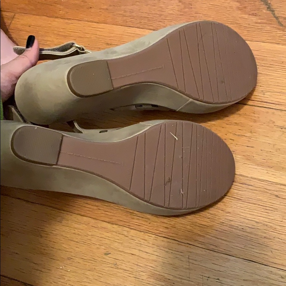 Heels - Picture 4 of 4